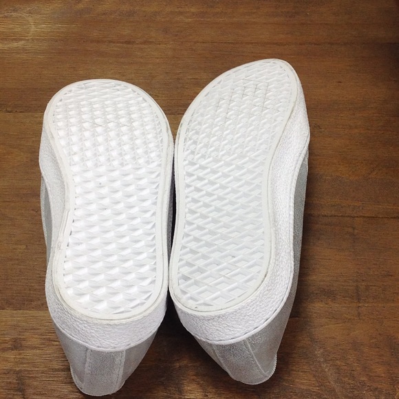 ❌Anthropologie Silver Leather Slip-On Sneakers - Picture 8 of 8